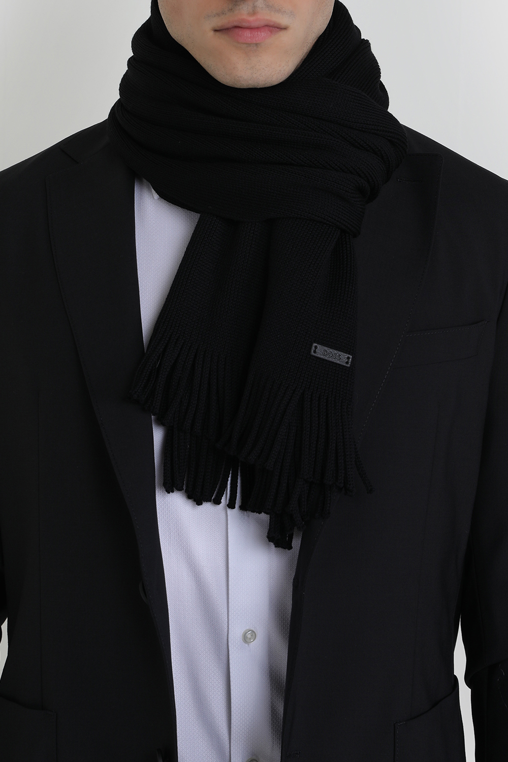 תמונת כל הלוק של צעיף מצמר בתולי